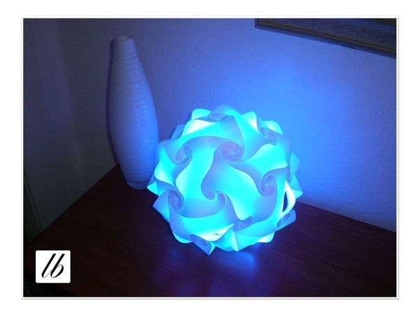 Puzzle Lampe aus 30 Elementen Größe M mit blauer Glühlampe\\n\\n24.01.2010 00:29